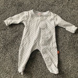 Gender neutral Magnetic sleeper